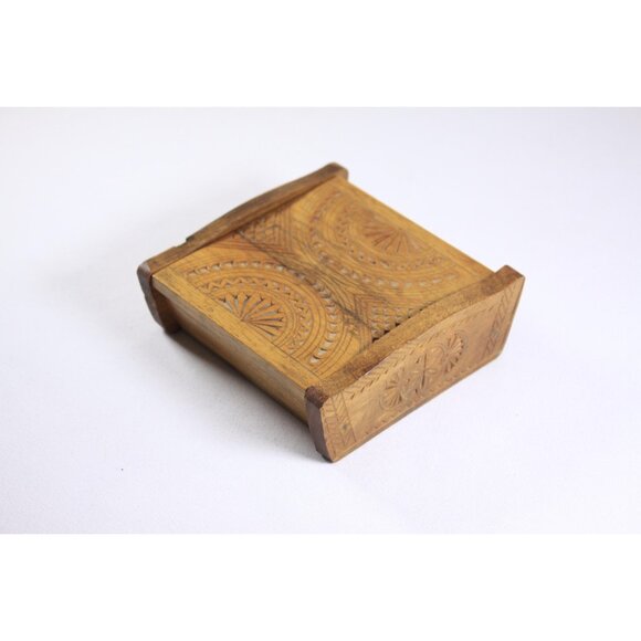 Vintage chip carved wooden card box cigarette box, home office desk tidy - Picture 5 of 10